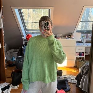 H&M GREEN SWEATER